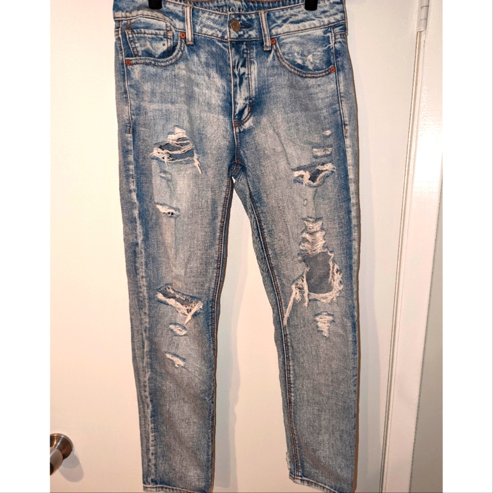 Women's American Eagle Distressed Boyfriend Jean (Size: 6)